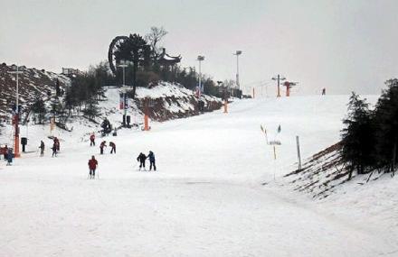 金鼎湖旅游区滑雪场