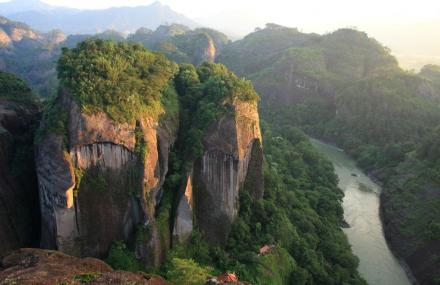 鹰嘴岩