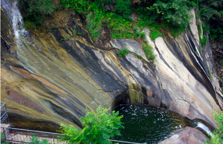 龙涎池