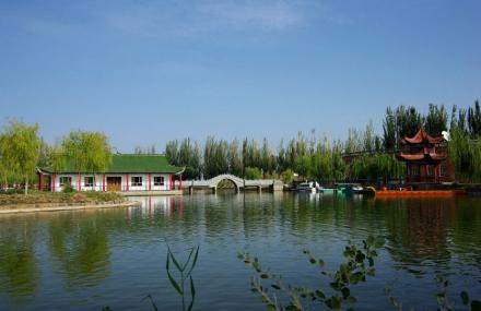 农?师塔里木祥龙湖风景区